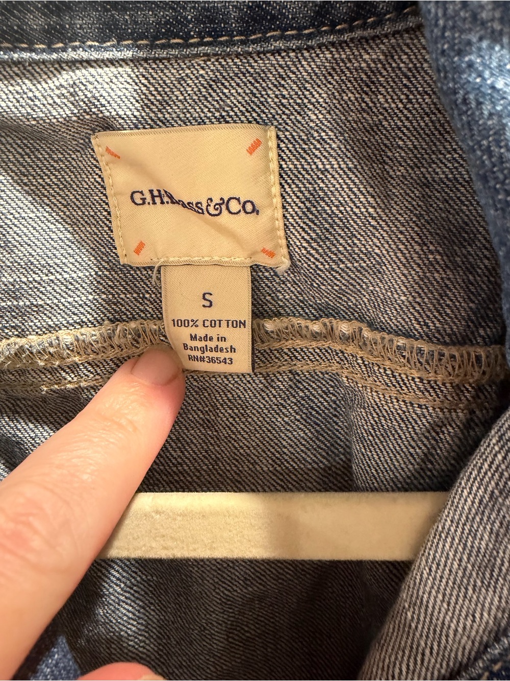 G.H. Bass & Co. Women’s Denim Trucker Jacket Size Small Blue Button Front Cotton - Picture 2 of 7